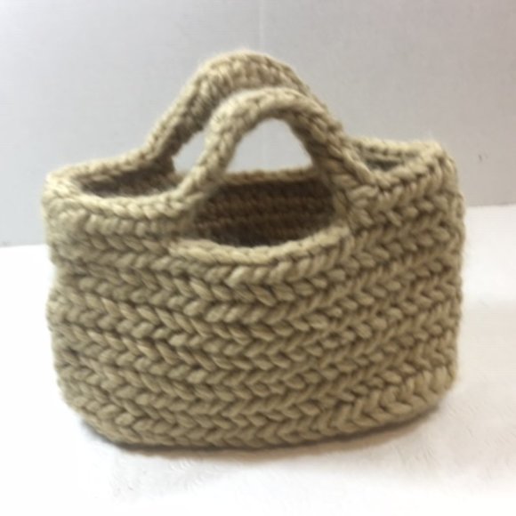 LIKE NEW Hand Crochet Mini Travel Handbag Casual Tote Unlined 10"x3"x6" - Picture 1 of 9
